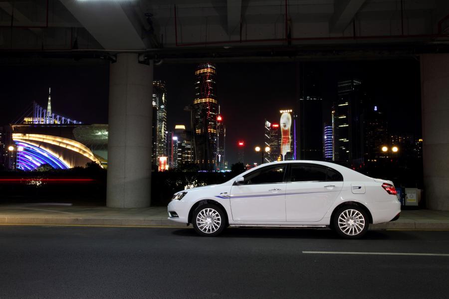  Geely Emgrand EV 2015 года  (фото 16 из 30)